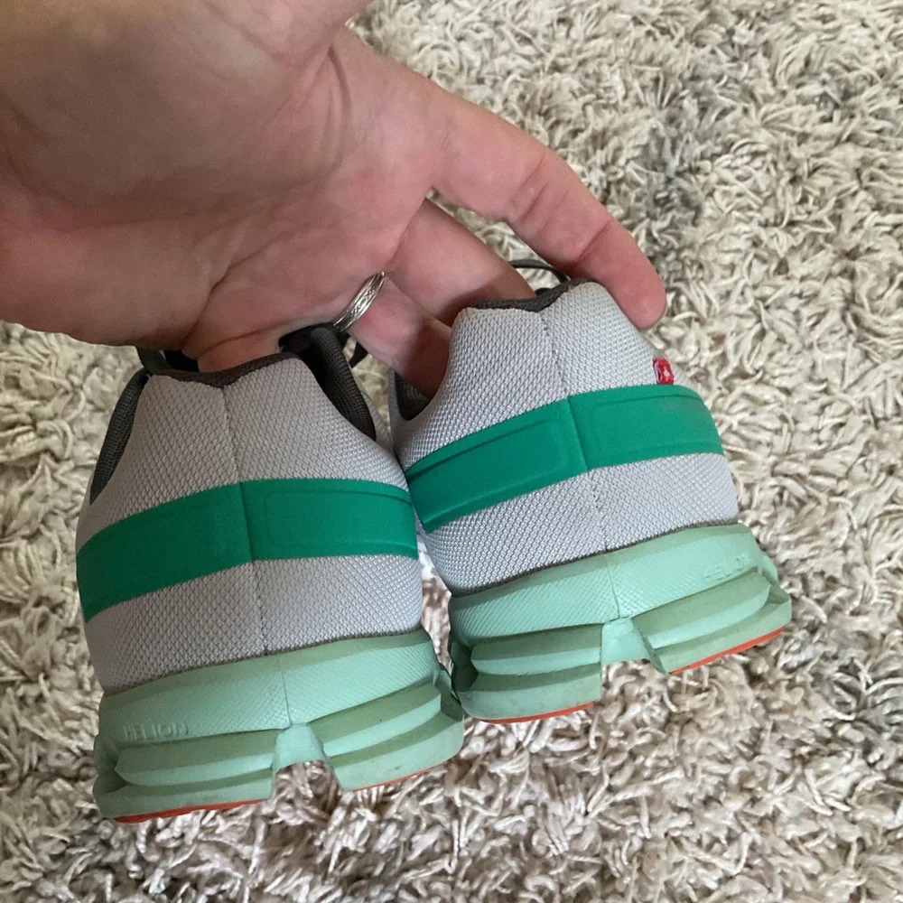 On Cloudflow Womens Running Shoes Lavender Mint Green Size 10